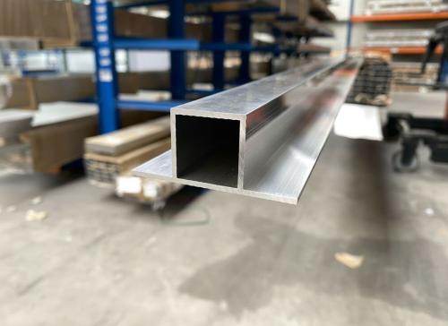 Jekl   70 x 30 x 30 x 2,00 mm - oboustranný, Al profil přírodní, slitina EN AW-6060 T66