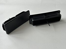 Zátka obdélníková 150x50x2-4 mm, černá