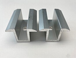 Příchytka omega  d. 50 mm SOLAR přírodní elox