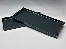 Hliníkový ohýbaný parapet lakovaný s uchem pod omítku - výroba na zakázku