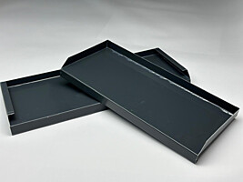 Hliníkový ohýbaný parapet lakovaný se zkoseným uchem - výroba na zakázku